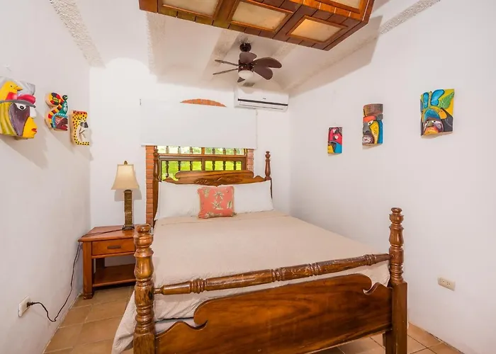 Casa De La Playa Hotel *
