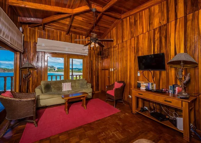 Casa De La Playa Hotel *