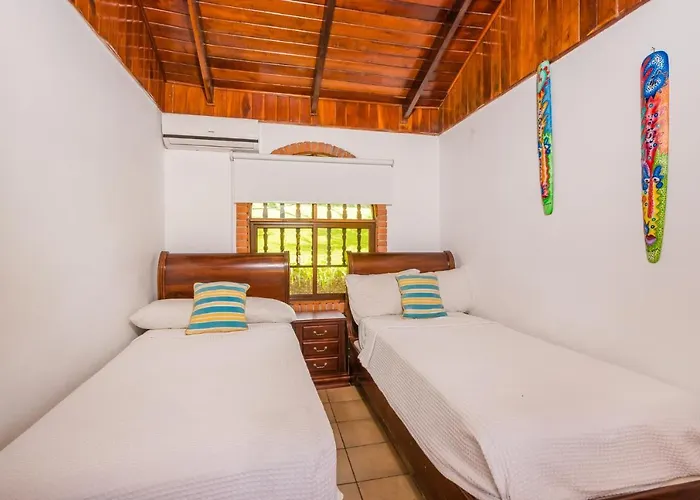 Casa De La Playa Hotel *